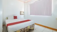 RedDoorz at Coco Grove Tourist Inn Hotels in Baclayon