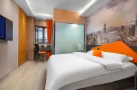 Le Orange Hotel (Nanjing South Railway Station Cuipingshan Subway Station) Hotel berhampiran Anti-Jin Rampart Relic Site