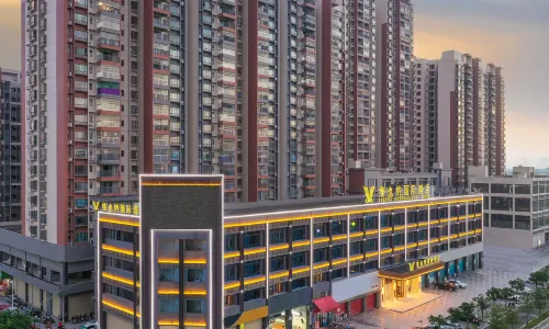Vienna International Hotel (Luoding Xicheng Duxuan Branch)