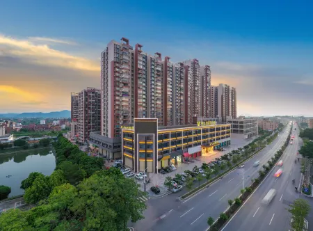 Vienna International Hotel (Luoding Xicheng Duxuan Branch) Отели рядом с достопримечательностью «Fucheng Park»