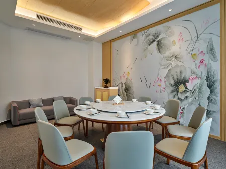 Zhangjiajie Shanyuxi Resort Hotel (Wulingyuan National Scenic Spot National Forest Park) Отели рядом с достопримечательностью «Zhangjiajie National Forest Park»