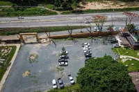 龐凡岩河度假村 - 停車場