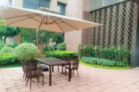 Ziyuan Business Hotel (Ezhou Gedian South Railway Station) Отели рядом с достопримечательностью «Heshangshan Relic Site»
