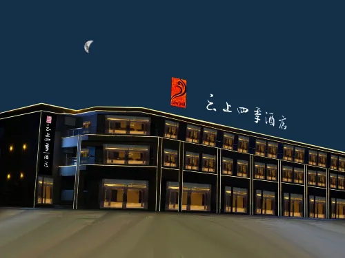 如家雲上四季飯店（額濟納旗胡楊林景區西大門店） - 停車場