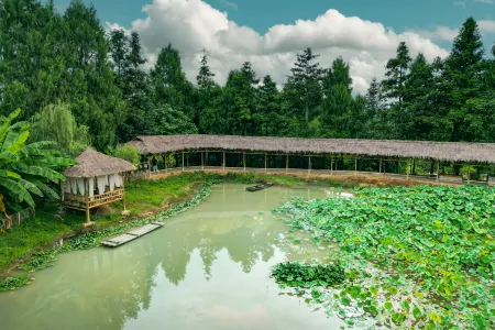 Shi Bingwu Guanshan Residential Homestay Отели в г. Шибин