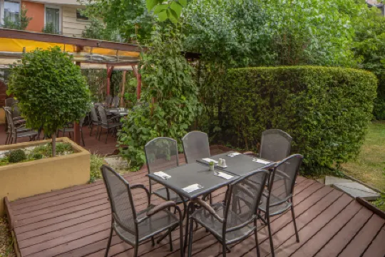 Escala Hotel & Suites