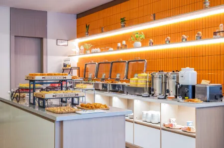 Home Inn Superb·Yun Hotel (Shiyan Yunxi County Store) Отели в г. Юнси