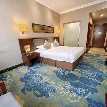 Korla Mingyue Crown Hotel (Train Station)