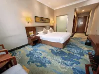 Korla Mingyue Crown Hotel (Train Station)