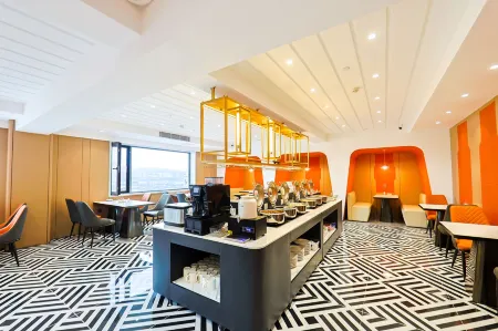 Yilong Hotel (Jilin Railway Station Fortune Plaza) Отели рядом с достопримечательностью «Jihai Railway Terminal Former Site»