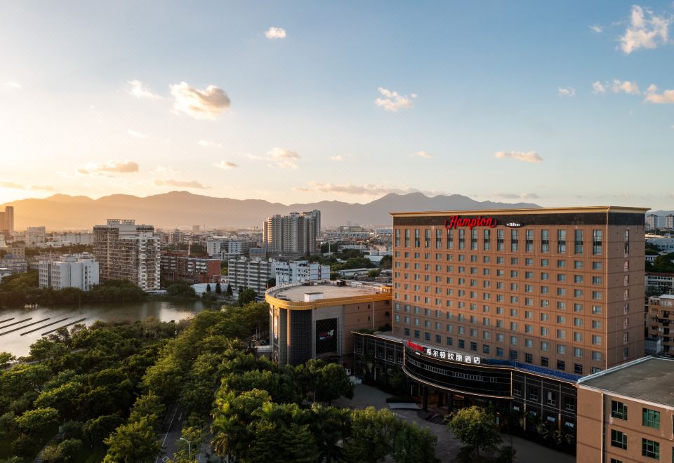 햄튼 바이 힐튼 시설