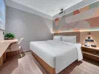 Elong Me Anlai Hotel (Shanghai Hongqiao Zhongshan West Road) Hotels near Changning