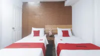 RedDoorz Premium @ THE GRAND PENINSULA SUITES 오라니 호텔
