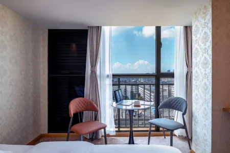 UltraPlus Business Hotel (Kunming High Speed Rail South Station Branch)