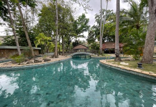 앰버 롬복 비치 리조트