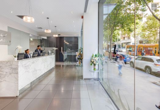 오크스 멜버른 넓은 스위트룸 거실