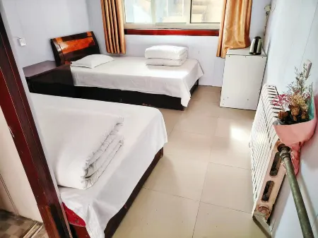 Yiyuan Jindu Hotel Отели рядом с достопримечательностью «Yiyuan Lu Shan Rongdongqun Sceneic Area»