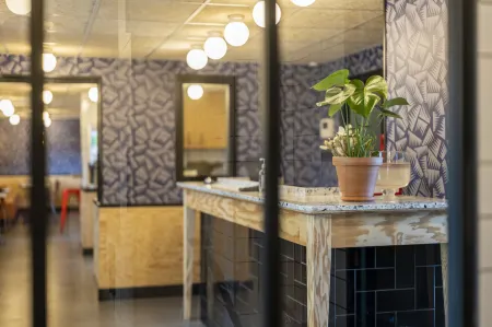 Eklo Hotels Le Havre Отели рядом с достопримечательностью «Католическа катедрала на Хавър»