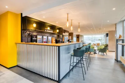 B&B Hotel Mons Gare Отели в г. Сен-Гилен