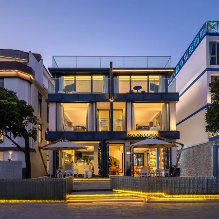 Maan Coco Flagship Seaview Hotel