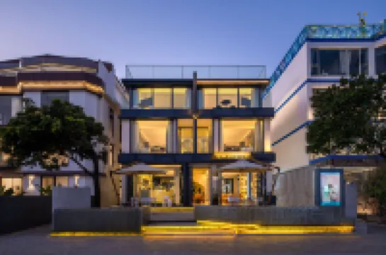 Maan Coco Flagship Seaview Hotel