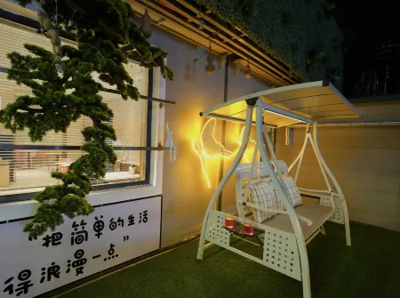 恬覓飯店（青島台東步行街海泊河地鐵站店）