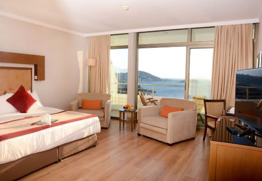 1. 코루마르 호텔 ..