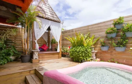 Bari Bari Bed and Breakfast Villa Отели рядом с достопримечательностью «Sail Rock»