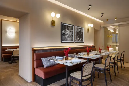 Palazzo Velabro - A Member of Design Hotel Отели рядом с достопримечательностью «Case Romane del Celio»