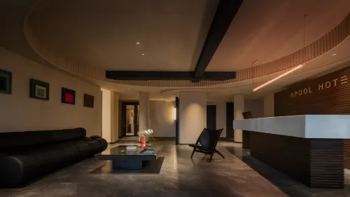 Yi Chi · Particle Hotel (Huayuan Garden Shopping Mall Songhua Road Subway Station Store) - 로맨틱