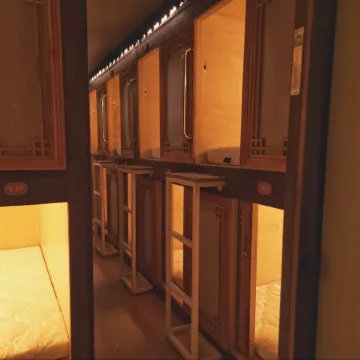 82 Capsule Hotel Отели рядом с достопримечательностью «Станция метро Mapo»