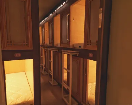 82 Capsule Hotel Hotels in Seoul