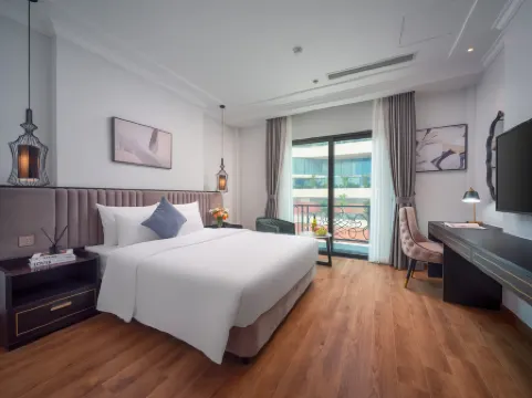 22Land Cloud Hotel Отели рядом с достопримечательностью «Мавзолей Хо Ши Мина»