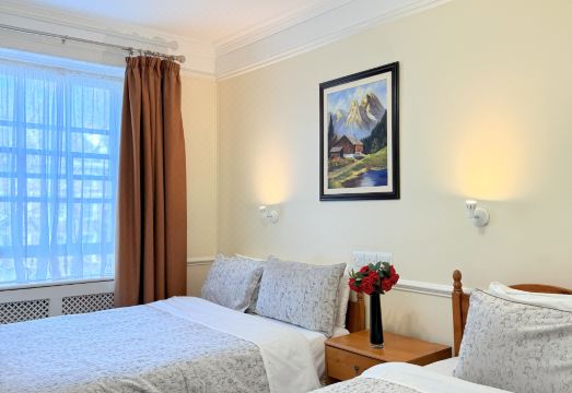 3. 유로파 하우스 ..