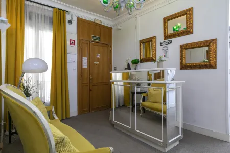 H-A San Mateo Suites Отели рядом с достопримечательностью «Небоскреб "Испания"»