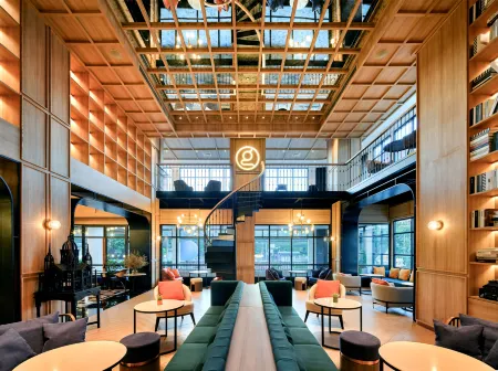 Graph Hotels Отели рядом с достопримечательностью «Wat Suan Mokkh»