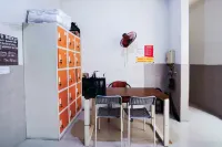 Hotel C-12 Residebce 6 Hour Stay