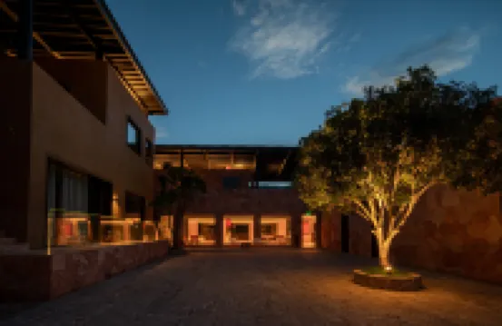 Mucheng Xichi Snow Mountain Art Resort Hotel (Baisha Ancient Town Branch)