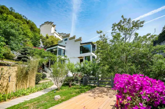 Taofanting·Xipan Cloud House Mountain-view Resort (Xiling Gorge Scenic Area Branch)