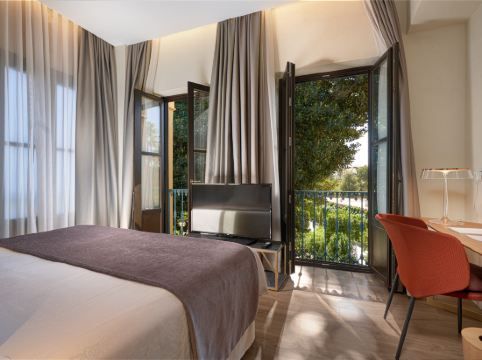 Suites Murillo Plaza Sta. Cruz