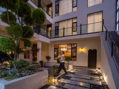 HOMESTY WABISABI Oxygen-rich Scenic Stay (Dukezong Ancient Town Giant Buddha Temple Branch)