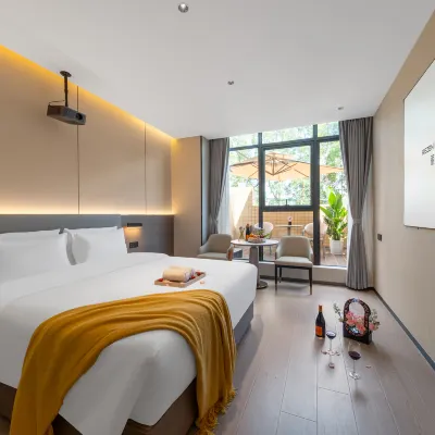 REZEN BOHEASY HOTEL Các khách sạn gần Ga Bà Châu