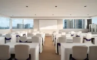 Yilong Xicheng International Hotel (Chuxiong Dongxing Middle School Branch)