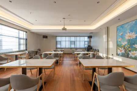 Wan'ao Zhixuan Hotel (Xianyang Beiping Street Central Hospital) Отели рядом с достопримечательностью «Shaanxi Post and Telecommunications Vocational and Technical College»