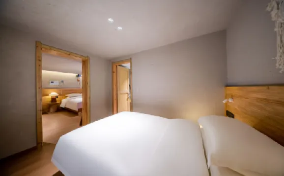 Siji Yunyin · Wuheng Quanyang Homestay (Jiuzhaigou Scenic Area) Отели в г. Цзючжайгоу