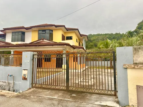Meranti Homestay Hotels in Karak