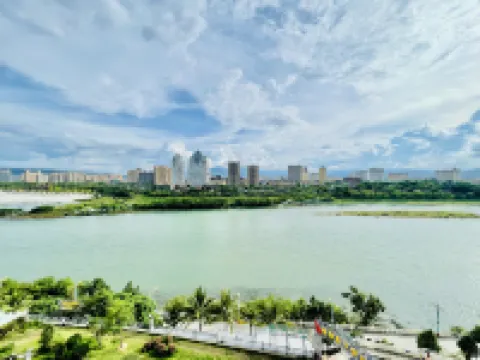 Lanshe River View Boutique Stay (Gaozhuang Xishuangjing Starlight Night Market)