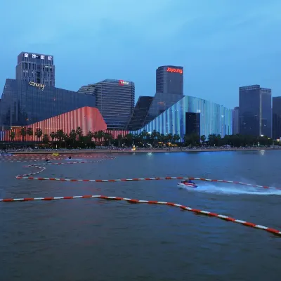 Canopy by Hilton Hangzhou Jinsha Lake Hotel Отели рядом с достопримечательностью «Река Фучуньцзян»