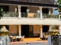 Barn Laos Luangprabang Heritage 清晨佈施附近的飯店