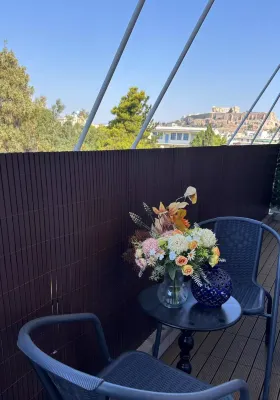 Bright City Flat Close to Acropolis Museum